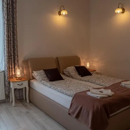 F57 - Franko Csaladi Panzio לינה וארוחת בוקר בלטונללה