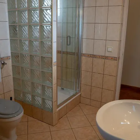 فندق مبيت وإفطار F57 - Franko Csaladi Panzio 4*