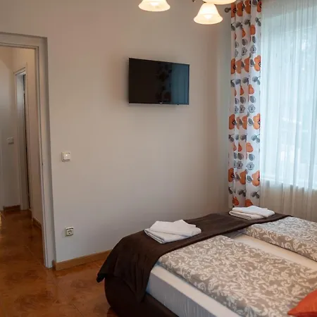 Bed & Breakfast F57 - Frankó Családi Panzió Balatonlelle