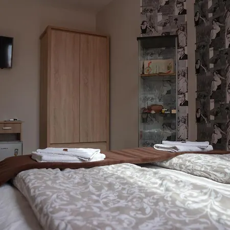 F57 - Frankó Családi Panzió Bed & Breakfast Balatonlelle