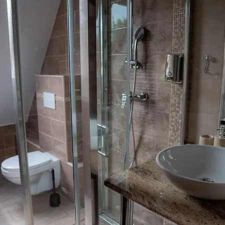 فندق مبيت وإفطار F57 - Franko Csaladi Panzio 4*