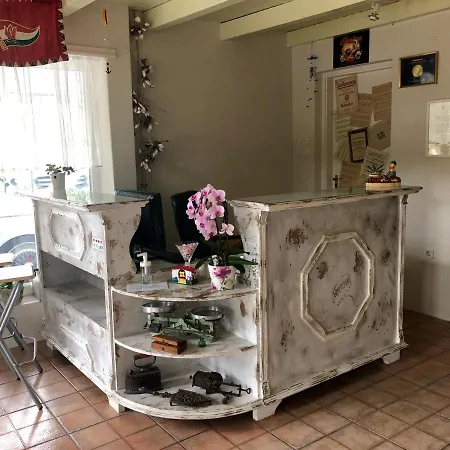 לינה וארוחת בוקר F57 - Franko Csaladi Panzio בלטונללה