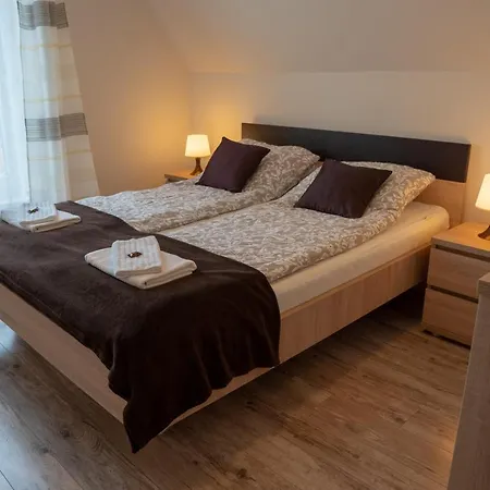 Bed & Breakfast F57 - Franko Csaladi Panzio Balatonlelle
