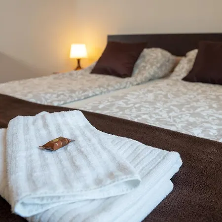 F57 - Franko Csaladi Panzio Bed & Breakfast Balatonlelle