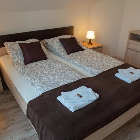 F57 - Franko Csaladi Panzio Bed & Breakfast 3*