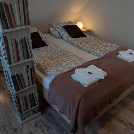 F57 - Franko Csaladi Panzio Bed & Breakfast