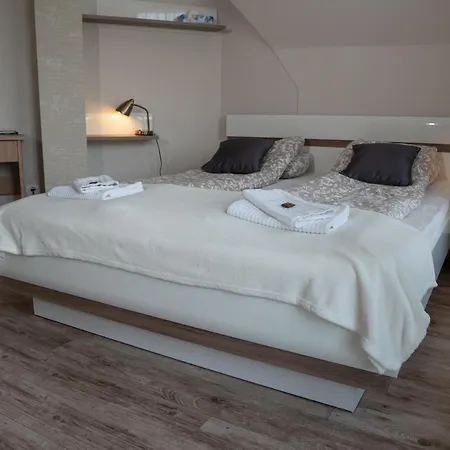 F57 - Franko Csaladi Panzio Bed & Breakfast Balatonlelle