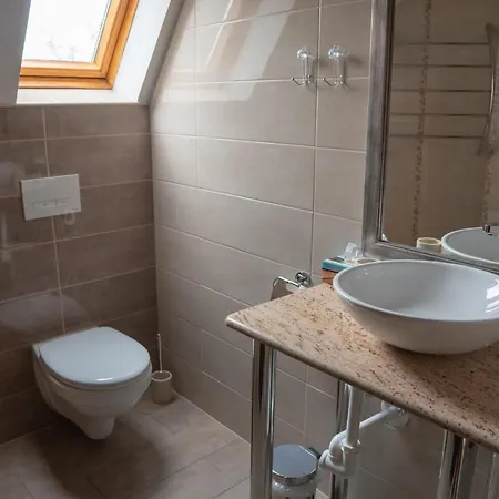 F57 - Franko Csaladi Panzio לינה וארוחת בוקר 4*