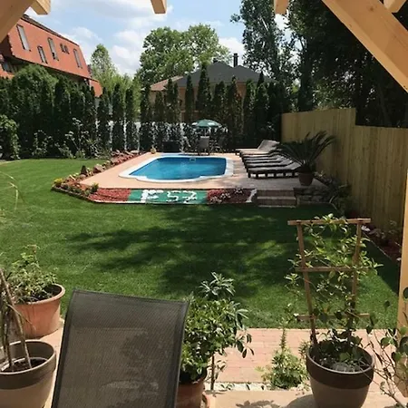 F57 - Franko Csaladi Panzio לינה וארוחת בוקר