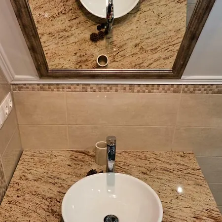 فندق مبيت وإفطار F57 - Franko Csaladi Panzio 4*