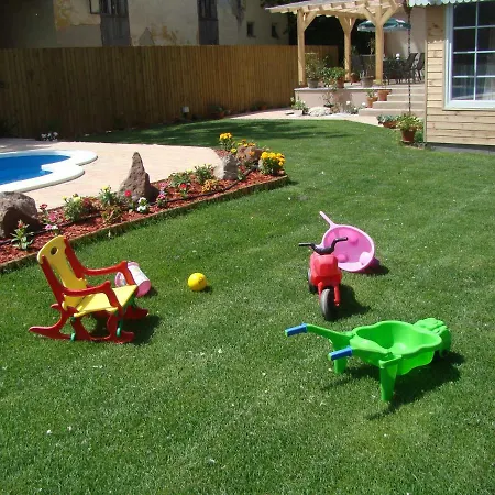 F57 - Franko Csaladi Panzio לינה וארוחת בוקר