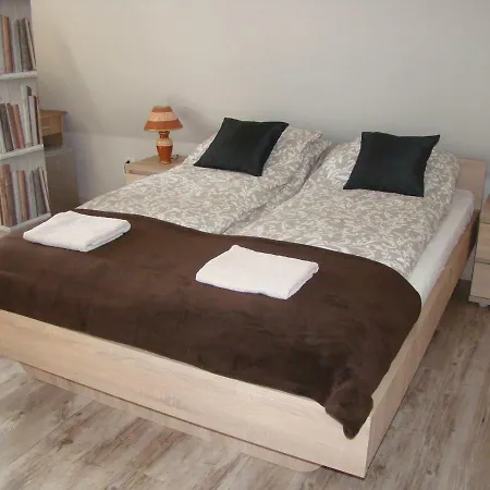 فندق مبيت وإفطار F57 - Franko Csaladi Panzio بالاتوليلّي