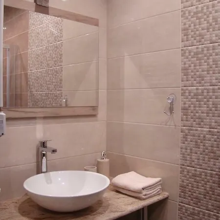 לינה וארוחת בוקר F57 - Franko Csaladi Panzio