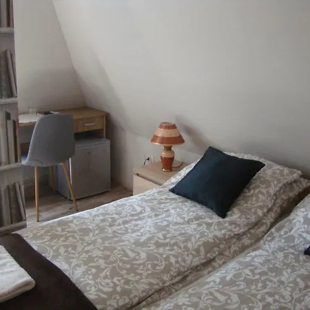 فندق مبيت وإفطار F57 - Franko Csaladi Panzio بالاتوليلّي