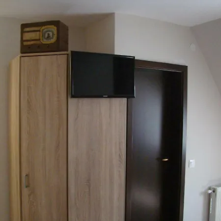 לינה וארוחת בוקר F57 - Franko Csaladi Panzio בלטונללה