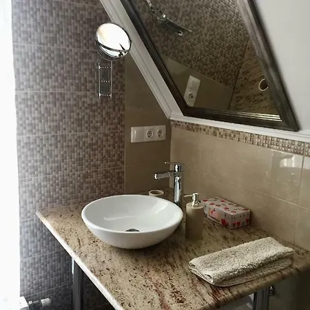 F57 - Franko Csaladi Panzio לינה וארוחת בוקר 4*