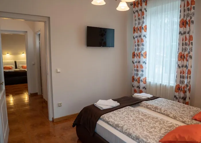 Bed & Breakfast F57 - Franko Csaladi Panzio Balatonlelle