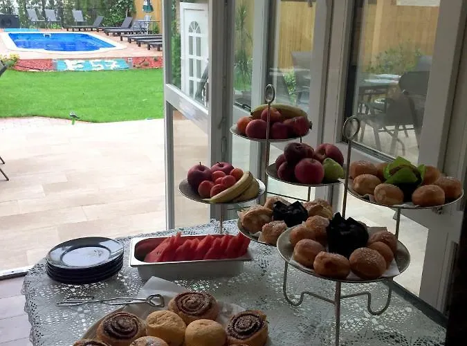 F57 - Franko Csaladi Panzio Bed & Breakfast